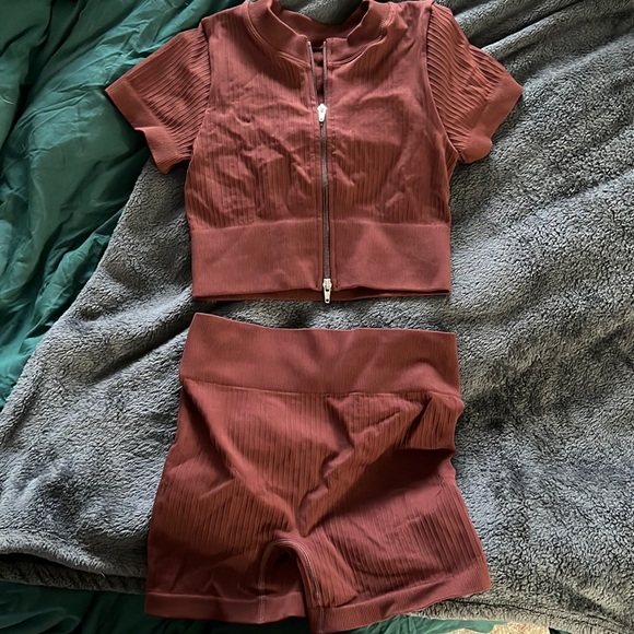 Brown 2 Piece Workout Set: Zipper Crop Top Seamless High Waist Short, Size: MED - Picture 2 of 3